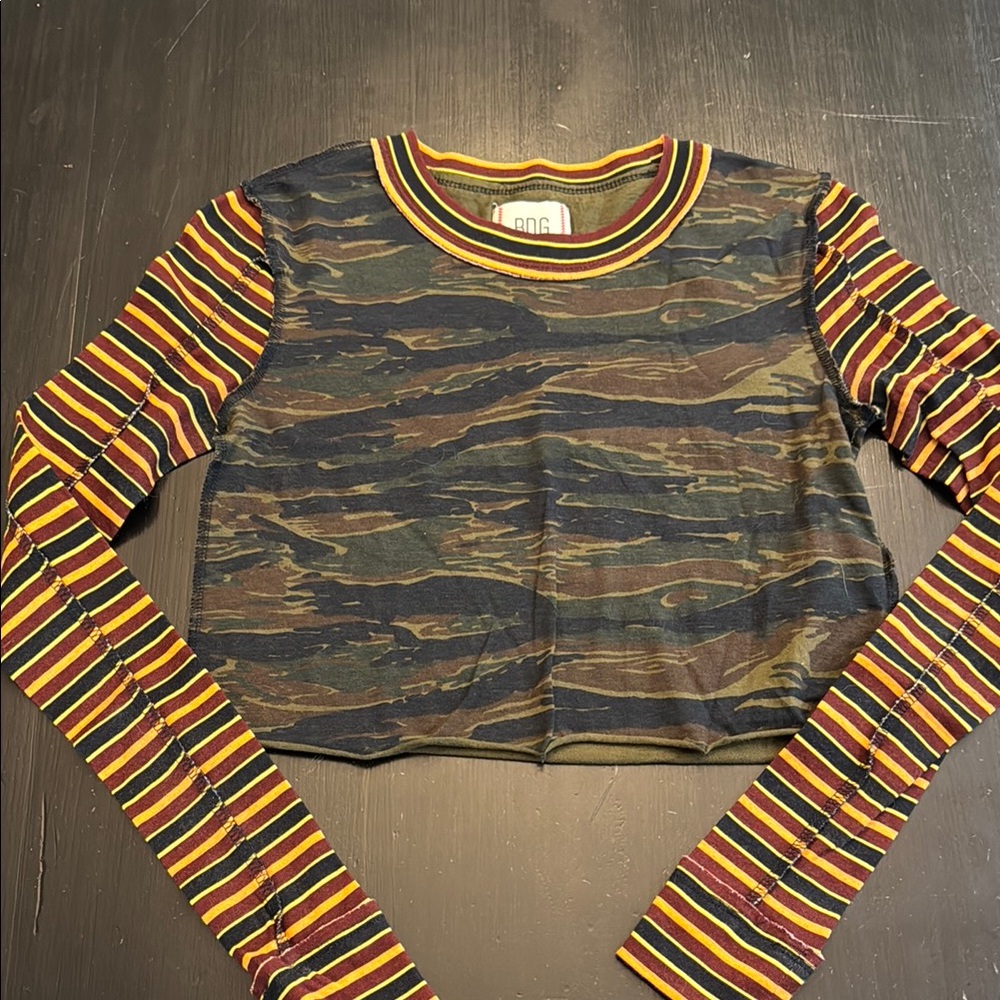 BDG urban outfitters long sleeve cropped t shirt. size xs. like new.